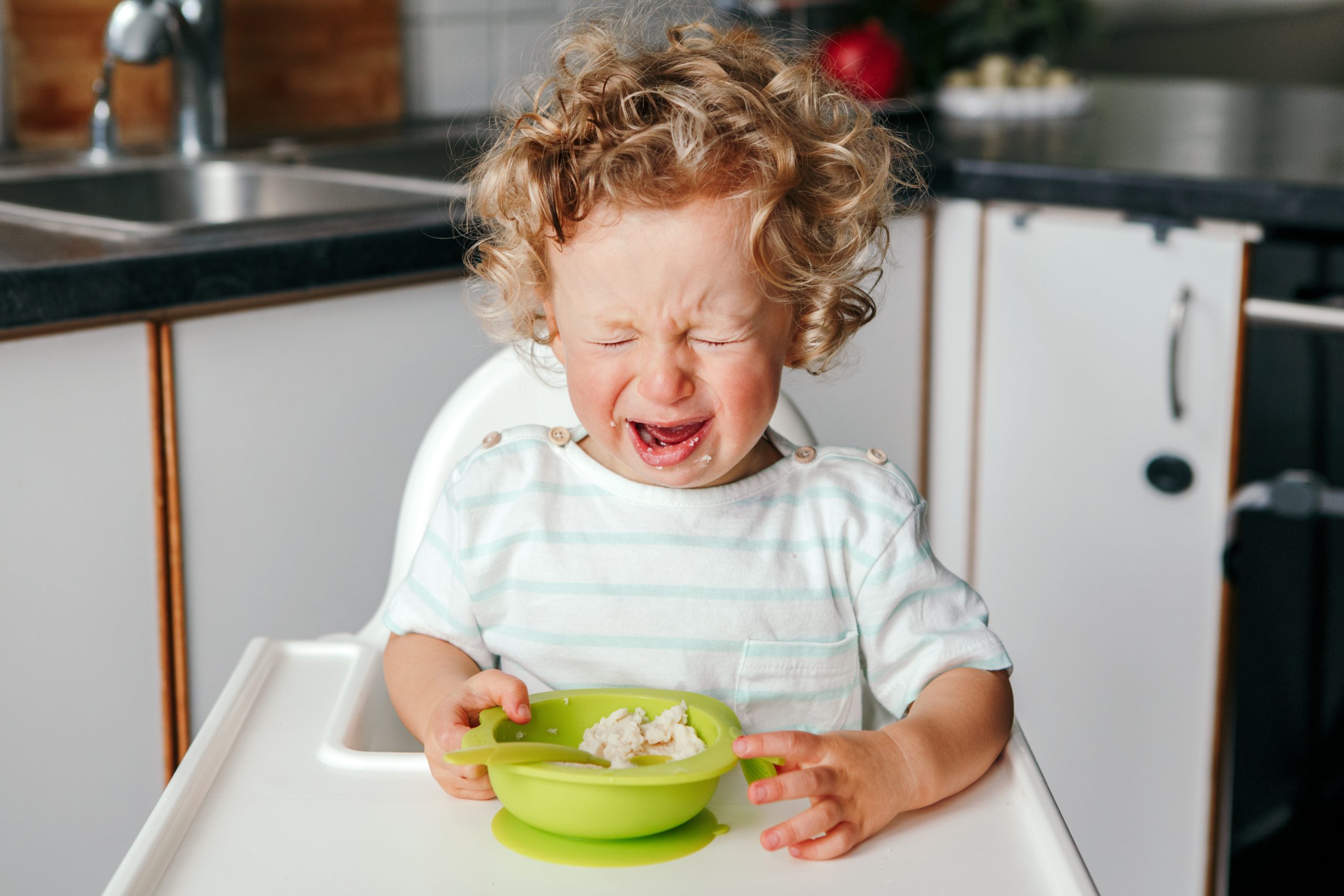 Ребенок не хочет есть мясо: почему так происходит и как быть
