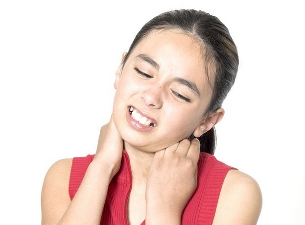 Что делать, если у ребенка болит шея?
