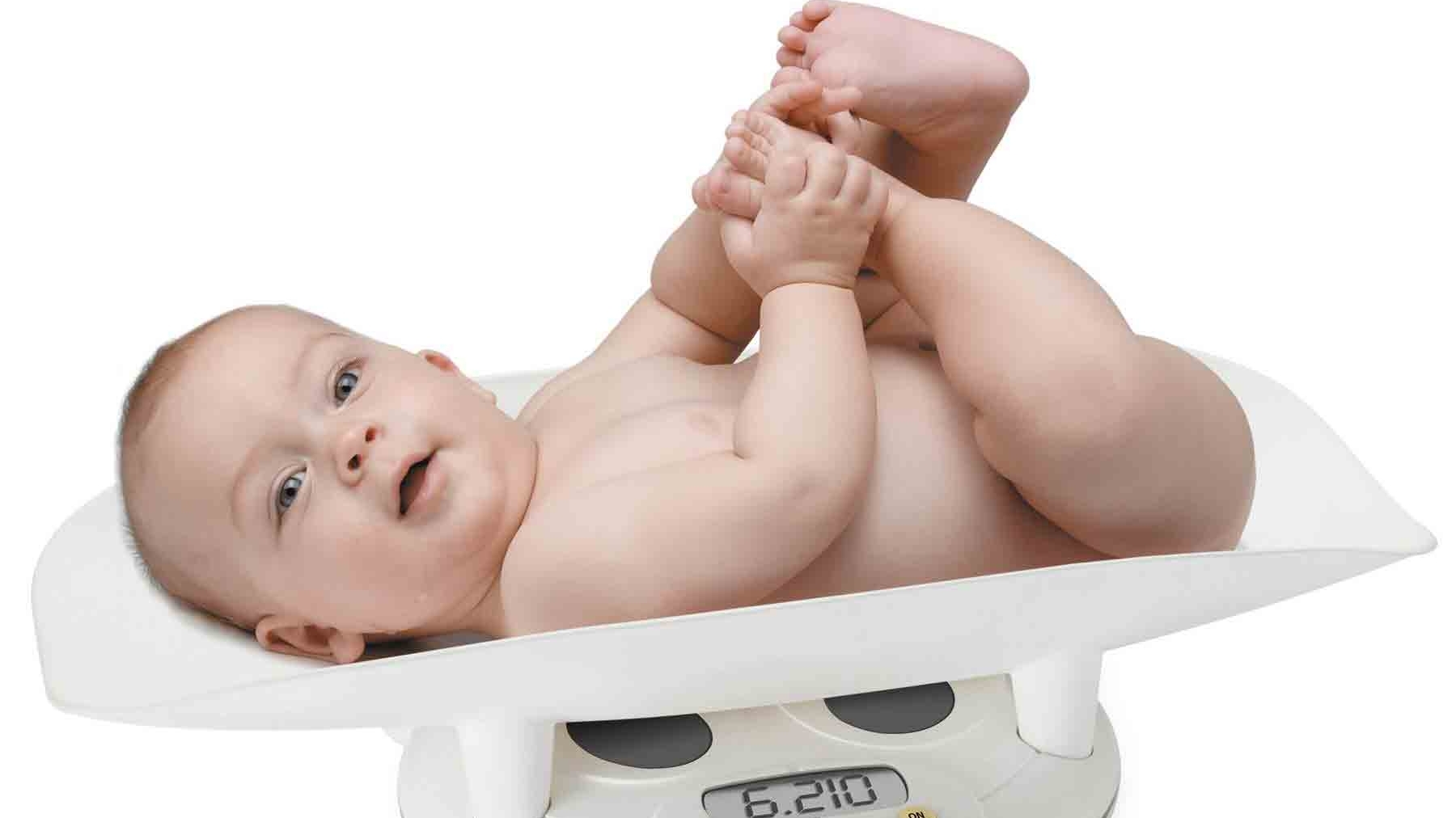 Вес ребенка в 4 месяца: что считается нормой